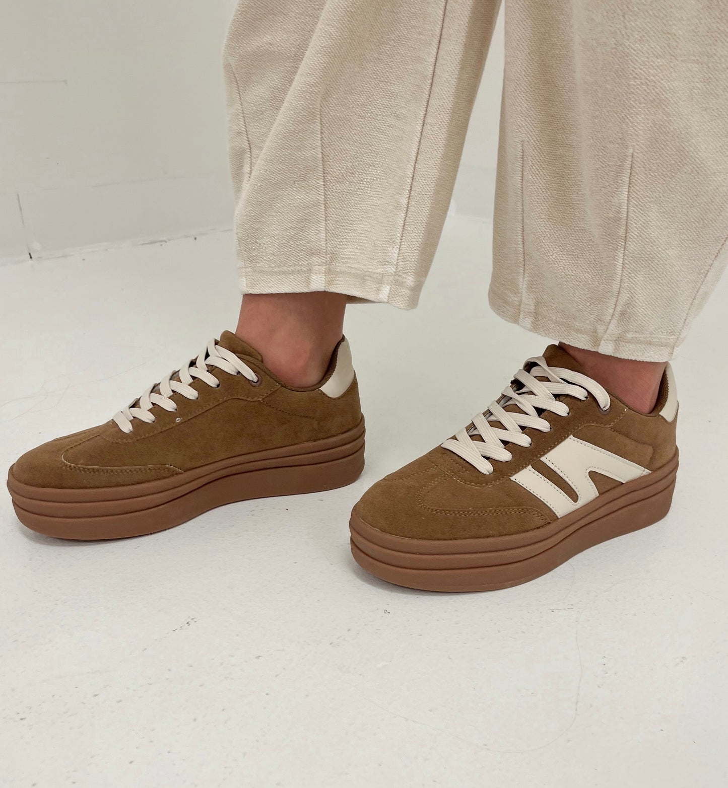 Topping Sneakers | Tan/Beige