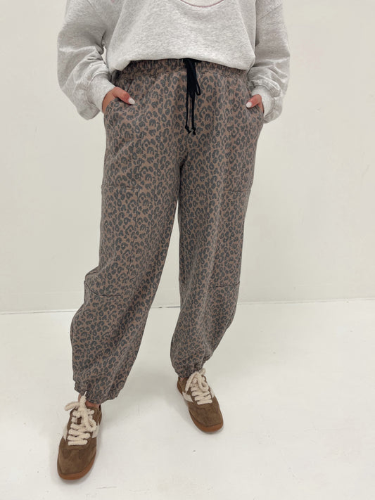 Stay Wild Leopard Sweatpants | Chocolate/Black