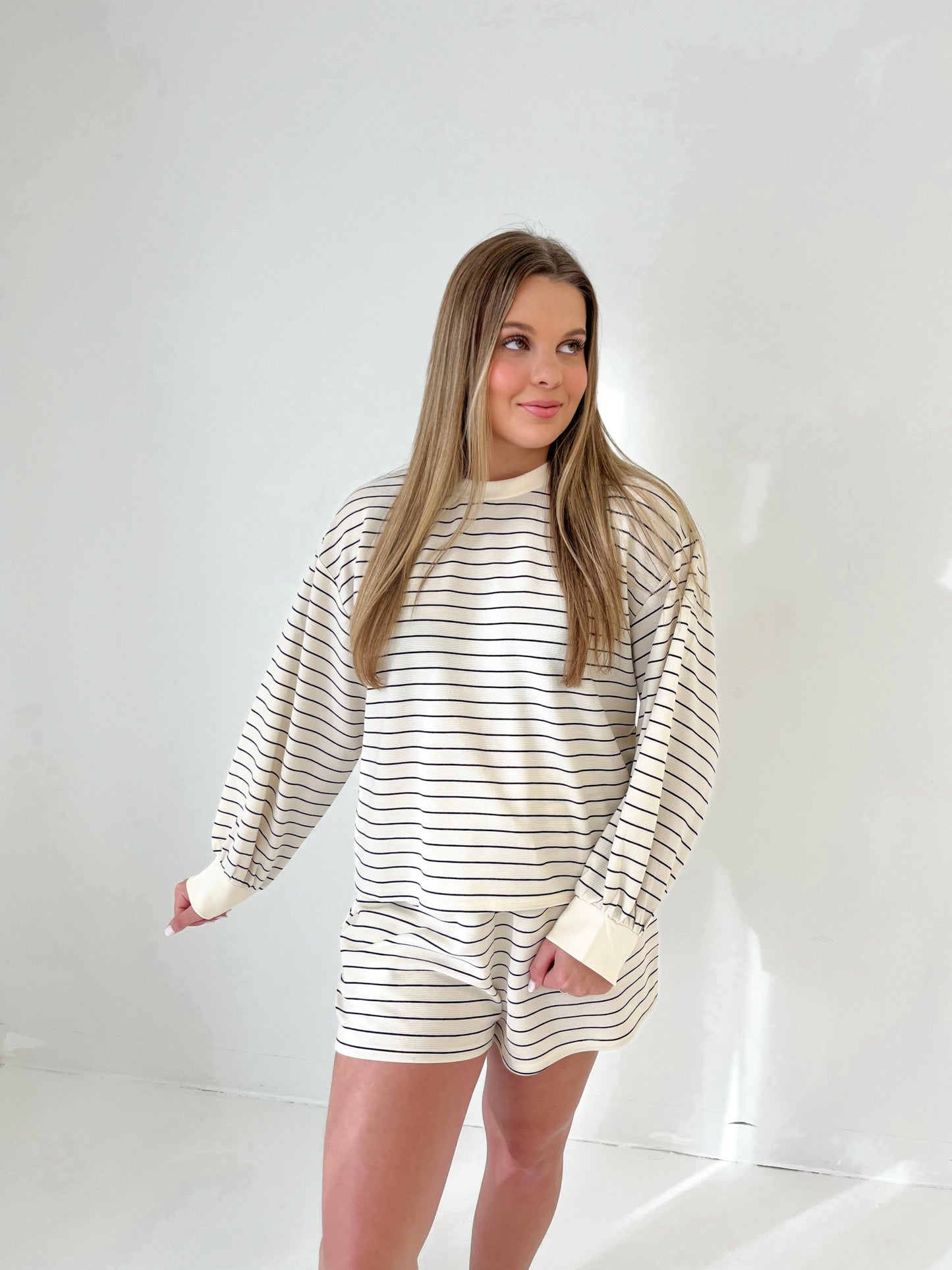 Simple Lines Shorts | Cream