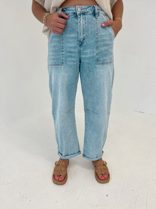 Mid Rise Relaxed Barrel Jeans | Light Wash