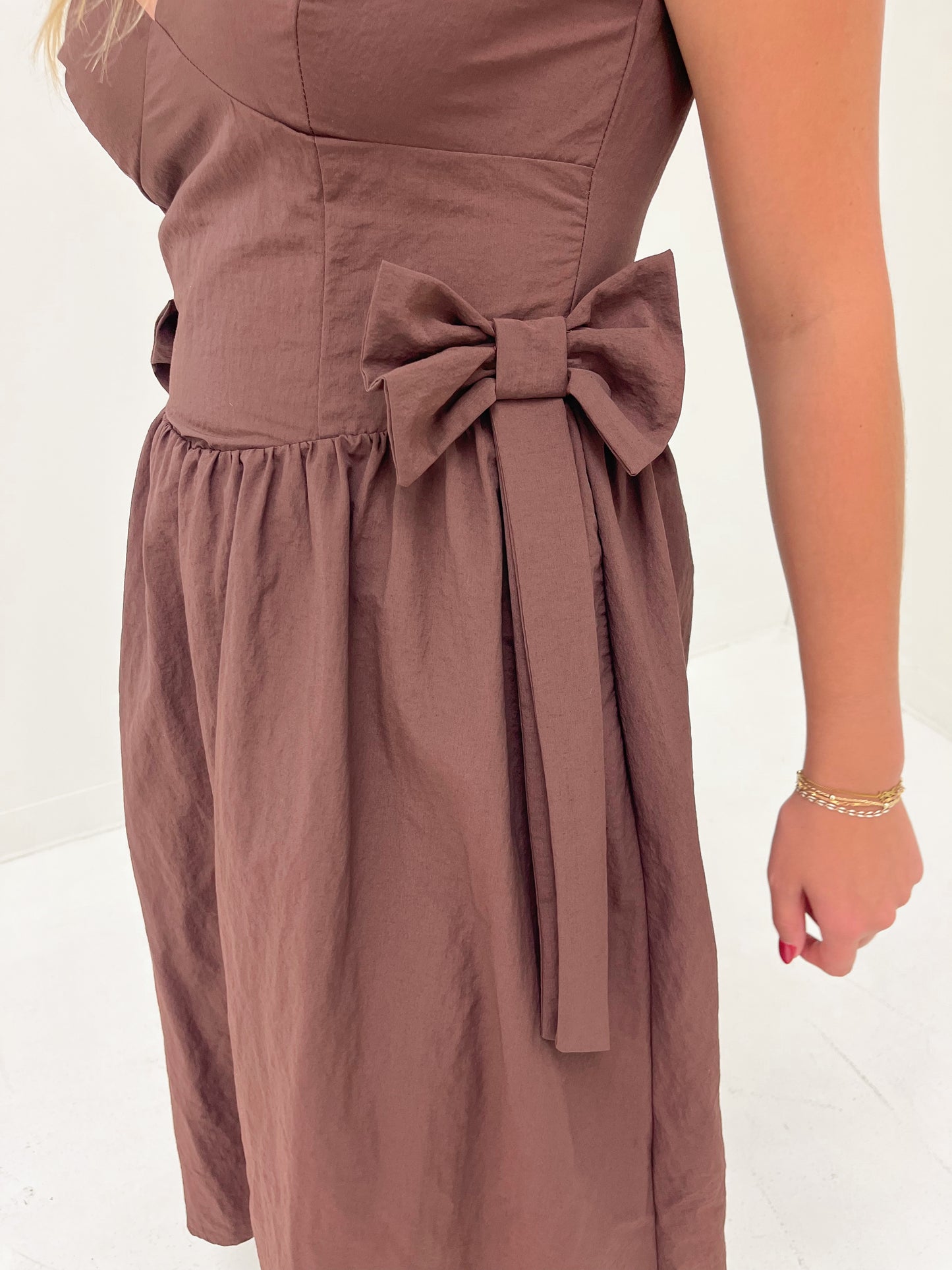 Bow & Beyond Midi Dress | Brown