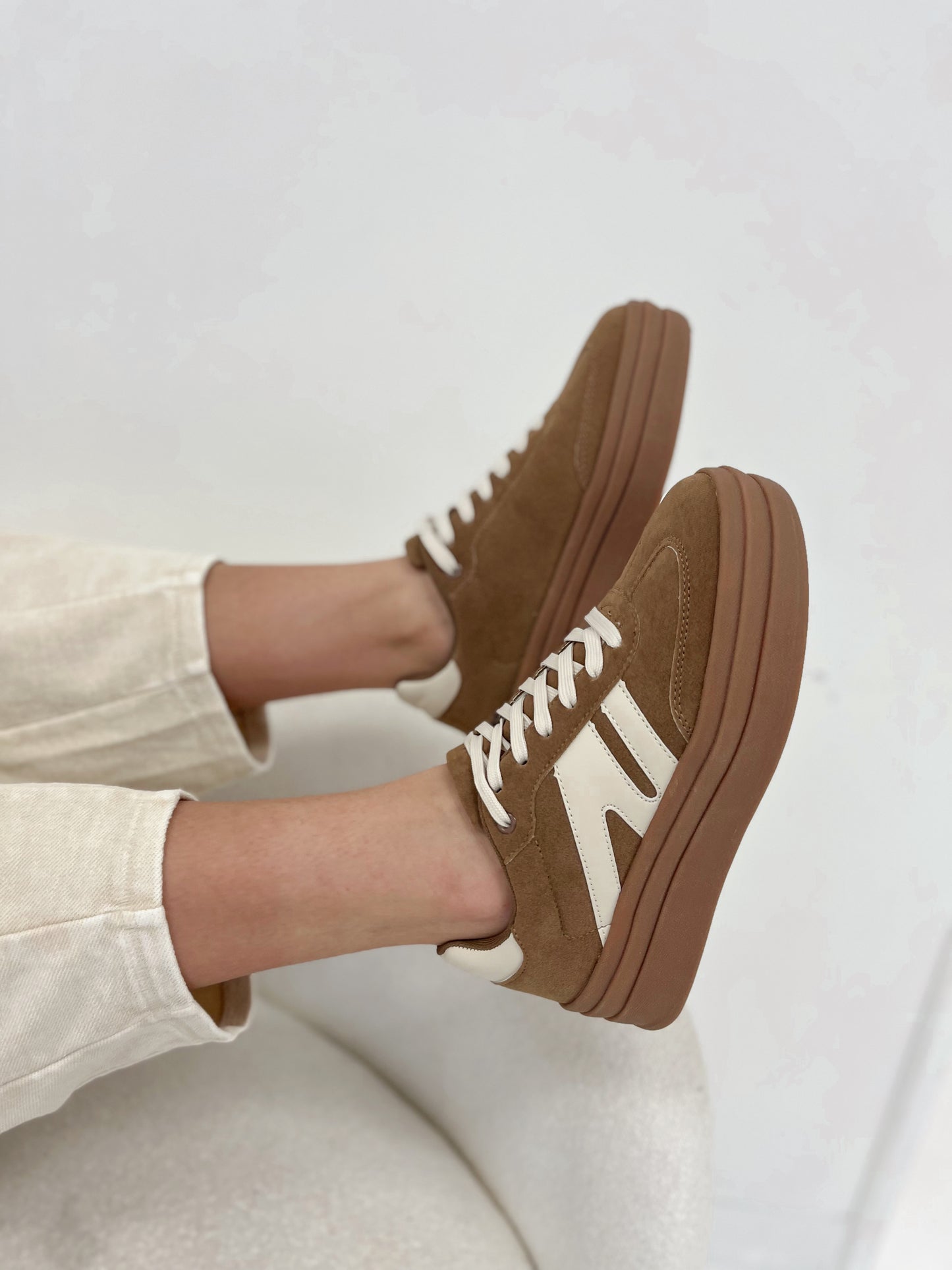 Topping Sneakers | Tan/Beige