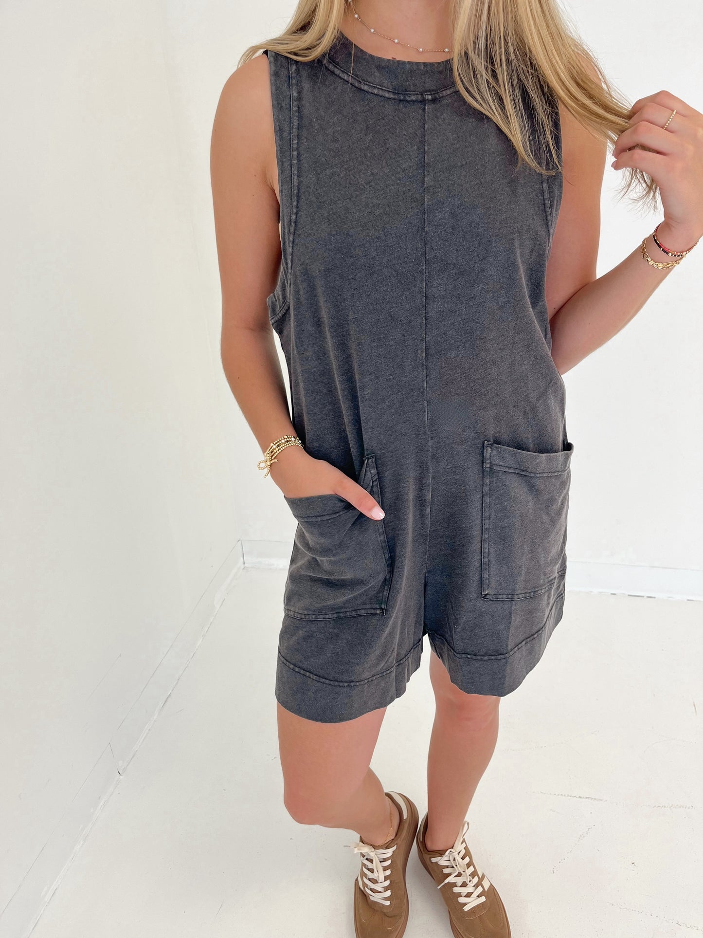 Out & About Romper | Black