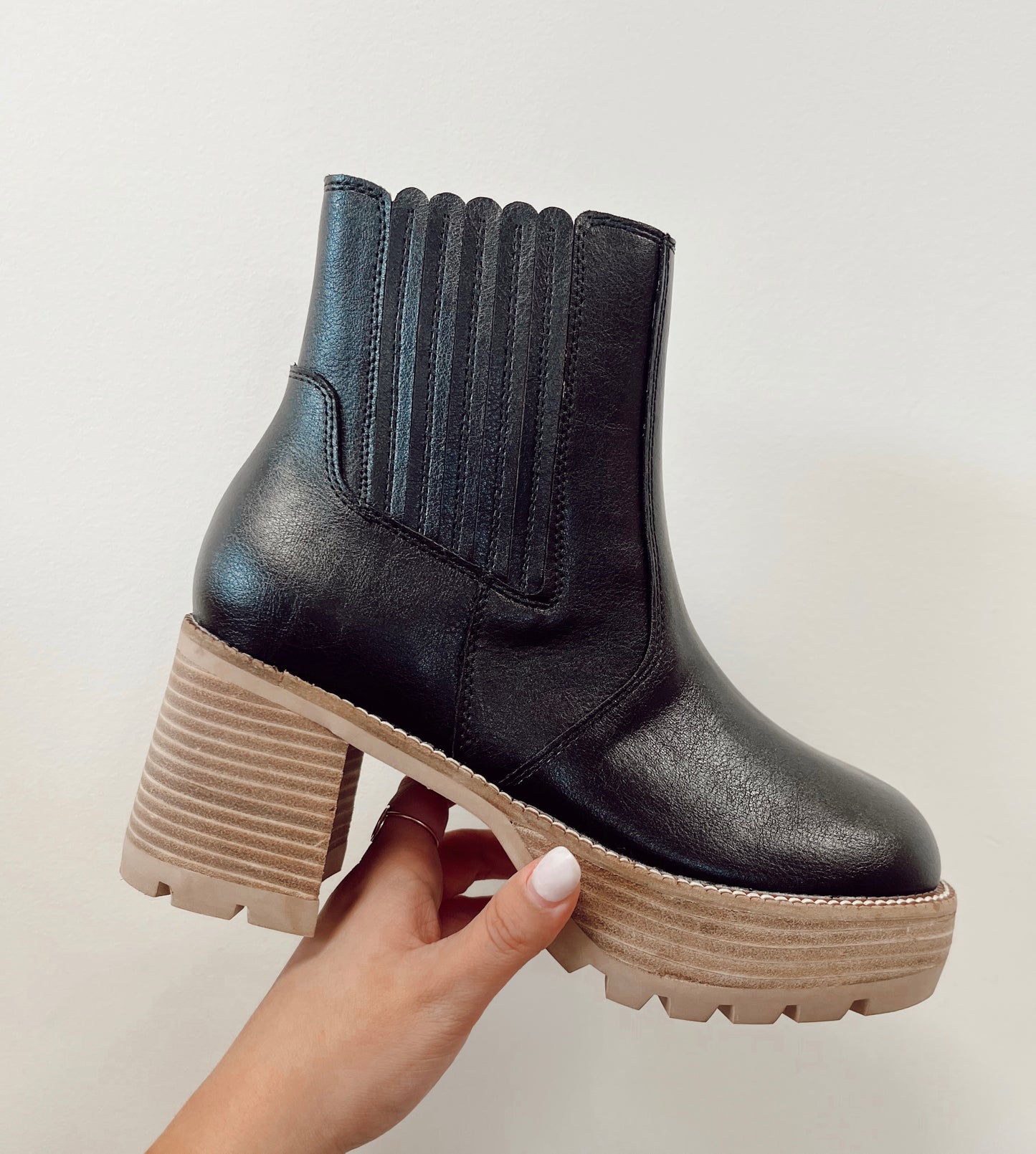 Aubrey Platform Boots | Black
